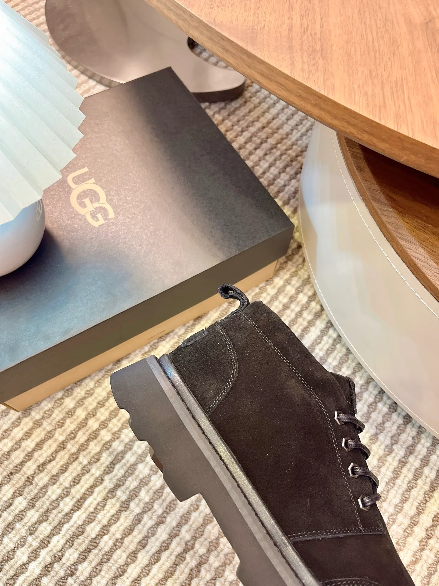 [UGG] P: 580💰 Size: 40 to 44 (45 custom-made) 2025 new style 𝑼𝑮𝑮•Men's ◾️. Winter snow boots and fur shoes. The matching coefficient is also 100%. 💥Good-looking✨Fully fashionable and full of aura when worn📈 Lager casual boots, lace-up style. The heels are decorated with hot embossed brand logos. Item No.: 1171113 Upper: high-quality cow suede Lining: sheepskin imported from Australia 🐑The inner lining is made of Australian lamb wool Outsole: EVA non-slip outsole.